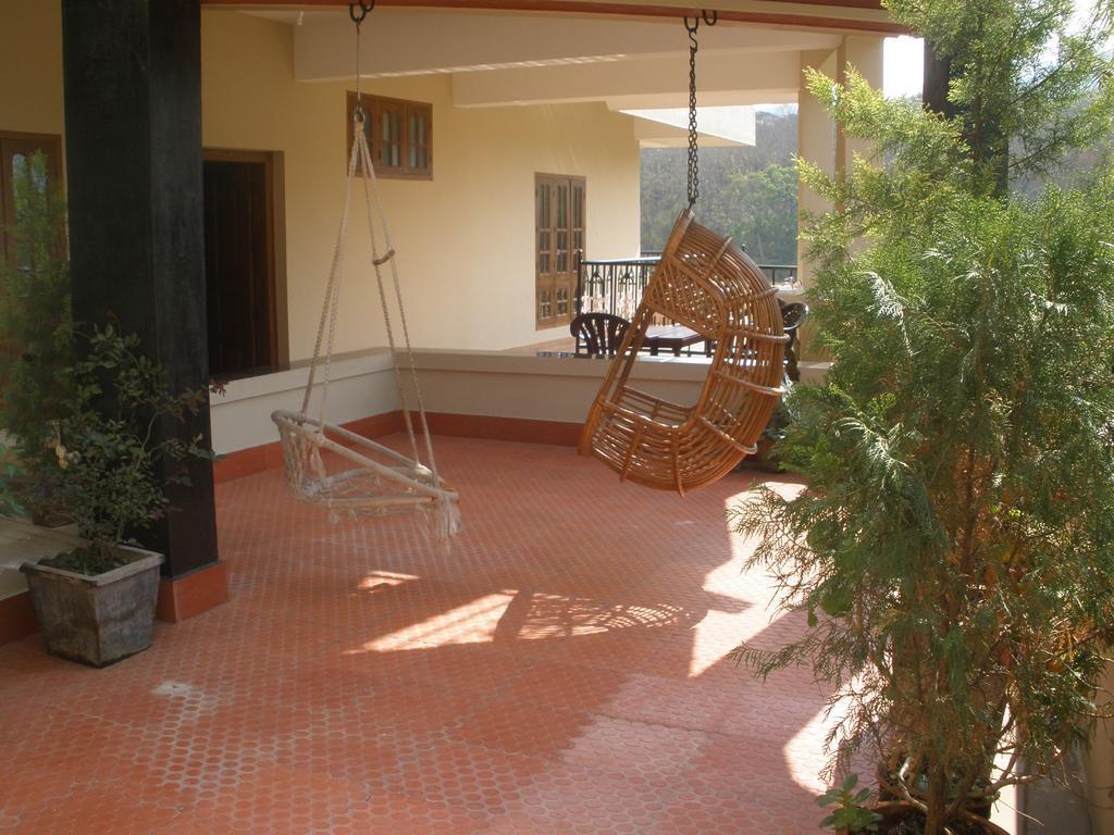 Jungle Palace Homestay Thekkady Exterior foto